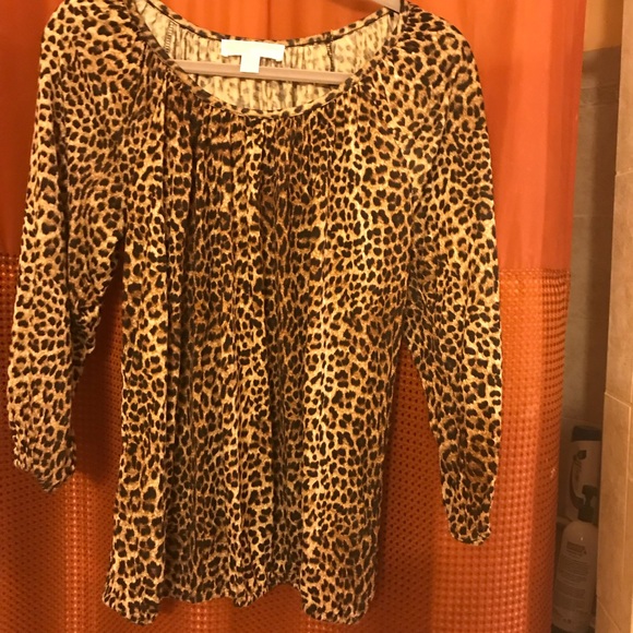 Get 2nd looks with this adorable top. - Picture 2 of 3